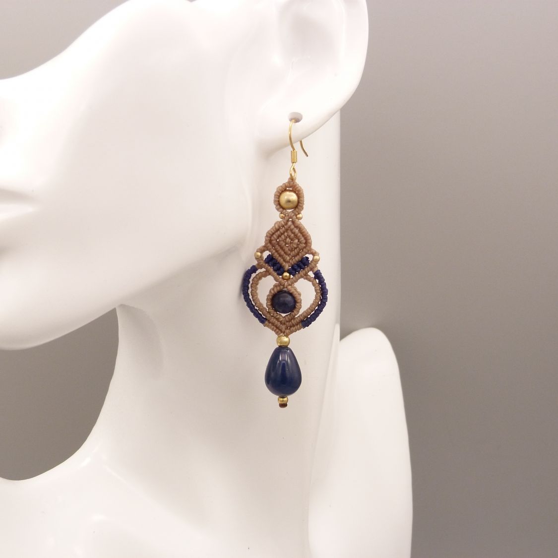 Earrings in micro-macramé beige and dark blue tones 