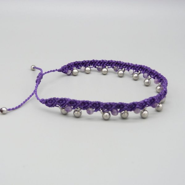 Anklet in purple micro-macram&eacute;