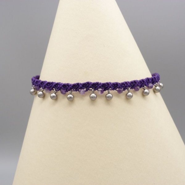 Anklet in purple micro-macram&eacute;