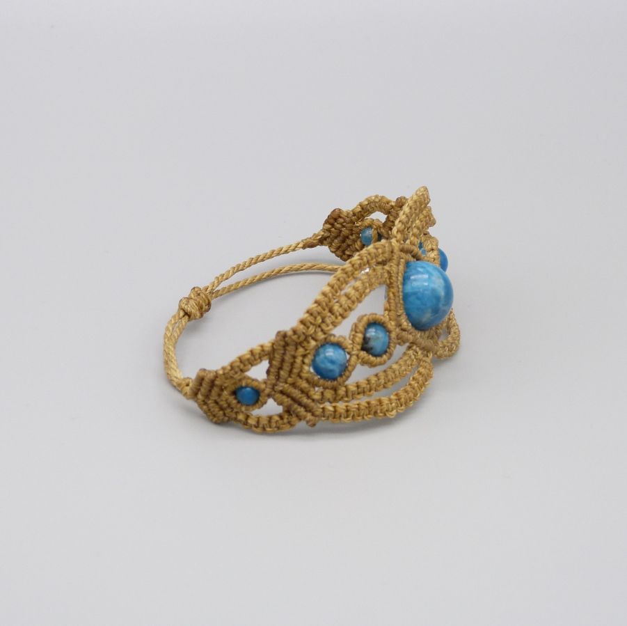 Light brown micro-macramé bracelet with apatite beads