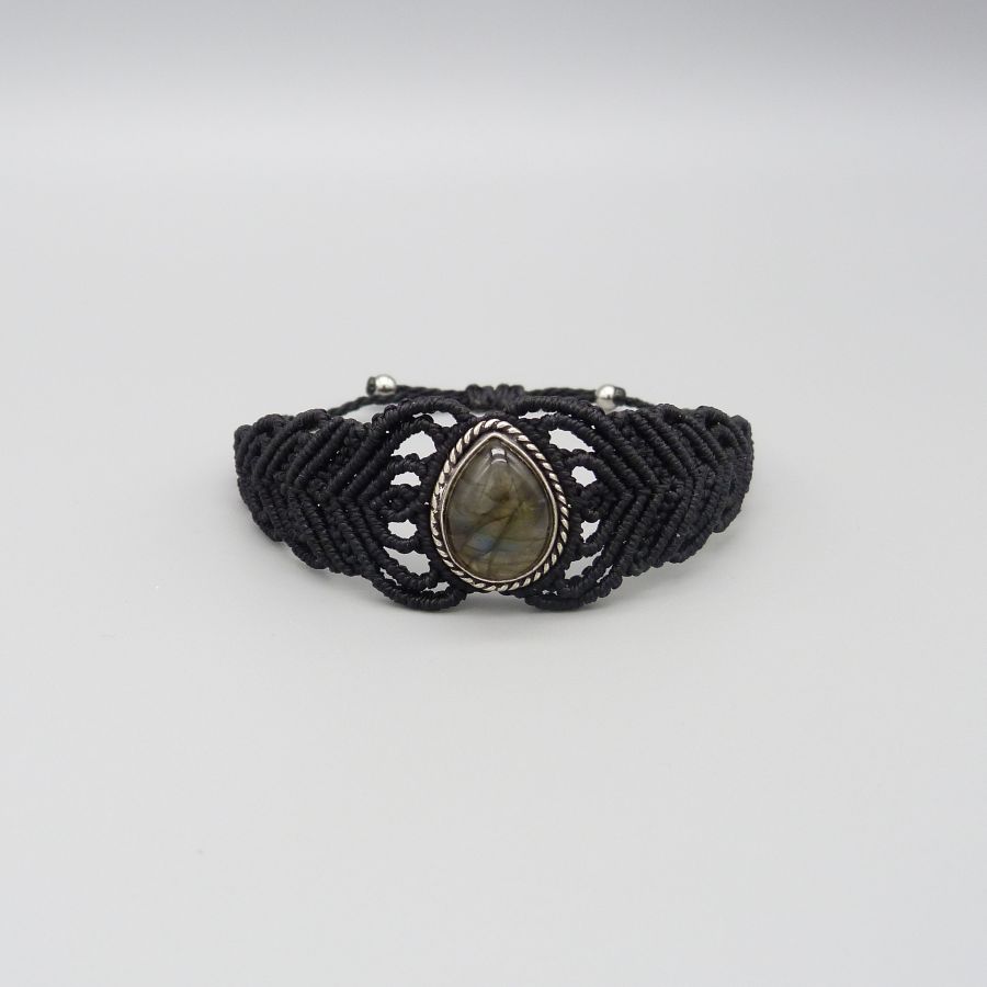 Black micro-macramé bracelet with a set labradorite