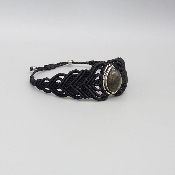 Black micro-macram&eacute; bracelet with a set labradorite