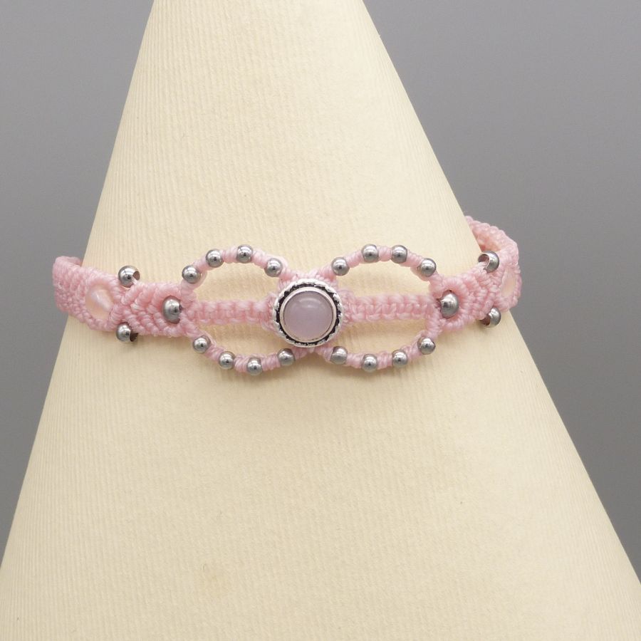 Pink micro-macramé bracelet with a stone set in pink quartz