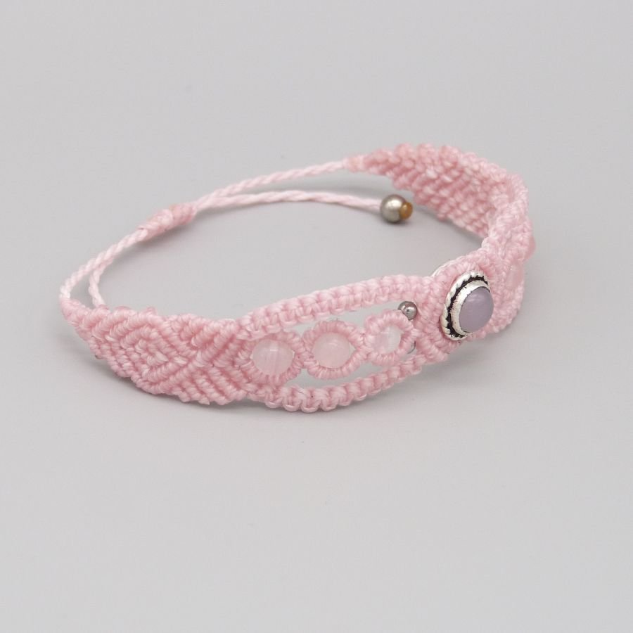 Pink micro-macramé bracelet with a stone set in pink quartz