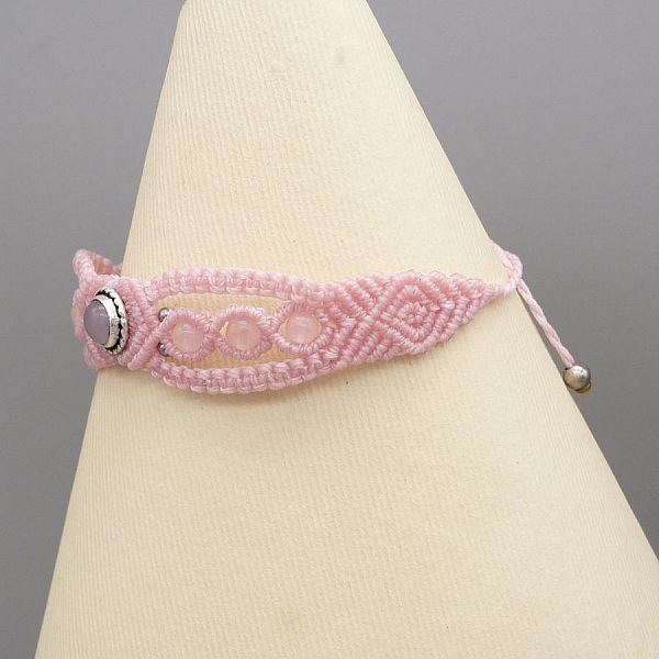 Pink micro-macram&eacute; bracelet with a stone set in pink quartz