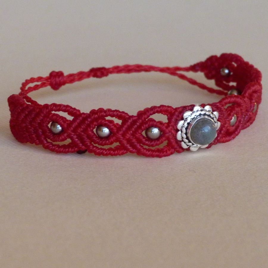 Red micro-macramé bracelet with a labradorite set in metal