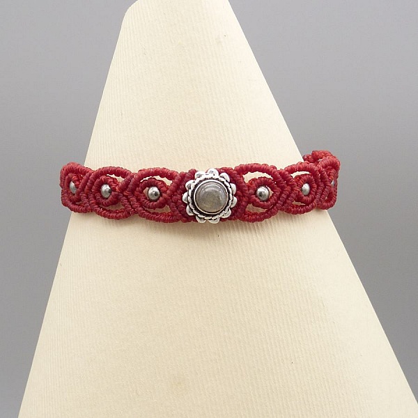 Red micro-macram&eacute; bracelet with a labradorite set in metal