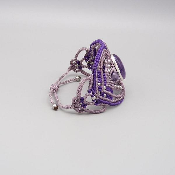 Purple micro-macram&eacute; bracelet with an amethyst set