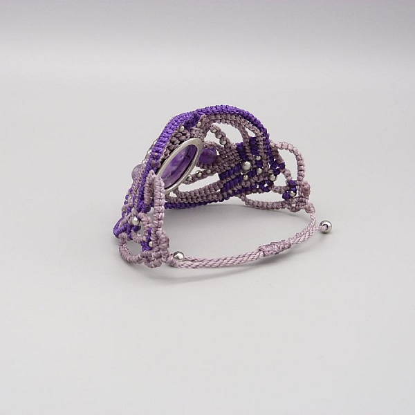 Purple micro-macram&eacute; bracelet with an amethyst set