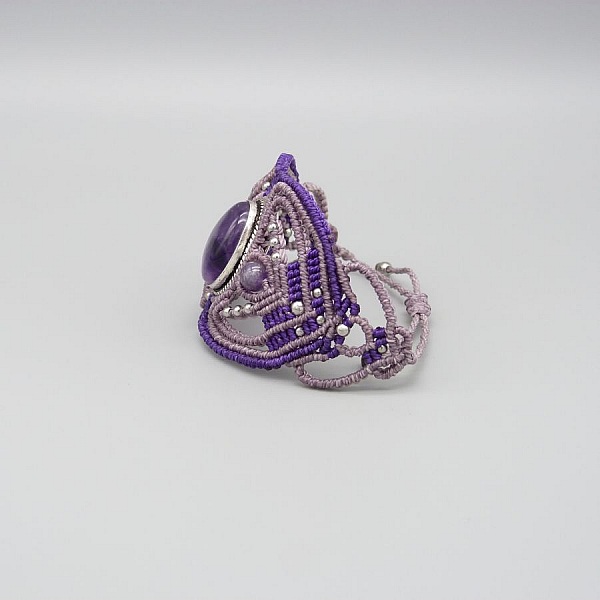 Purple micro-macram&eacute; bracelet with an amethyst set