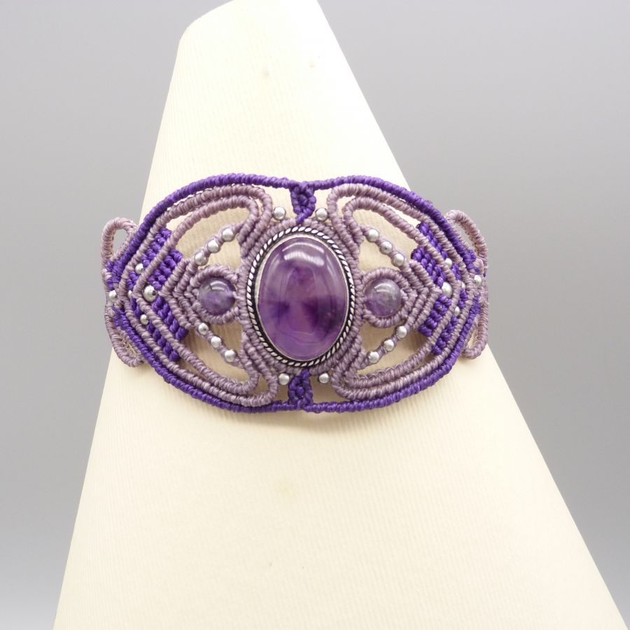 Purple micro-macramé bracelet with an amethyst set