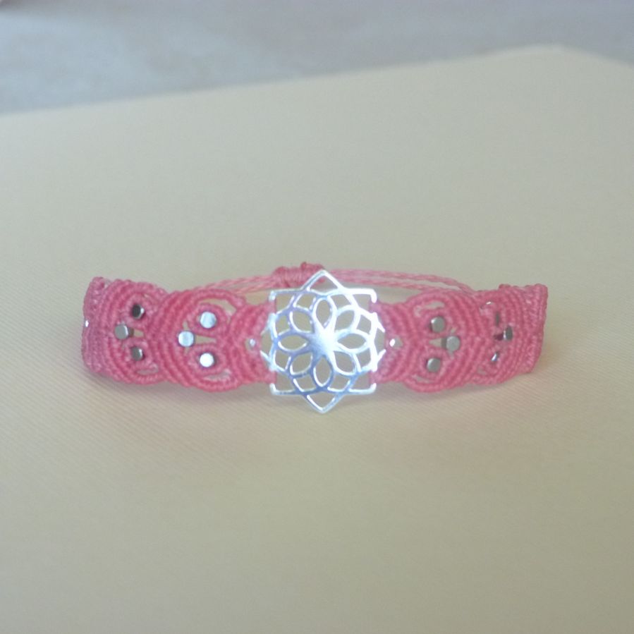 Pink micro-macramé bracelet with a silver insert