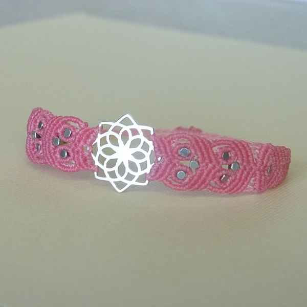 Pink micro-macram&eacute; bracelet with a silver insert