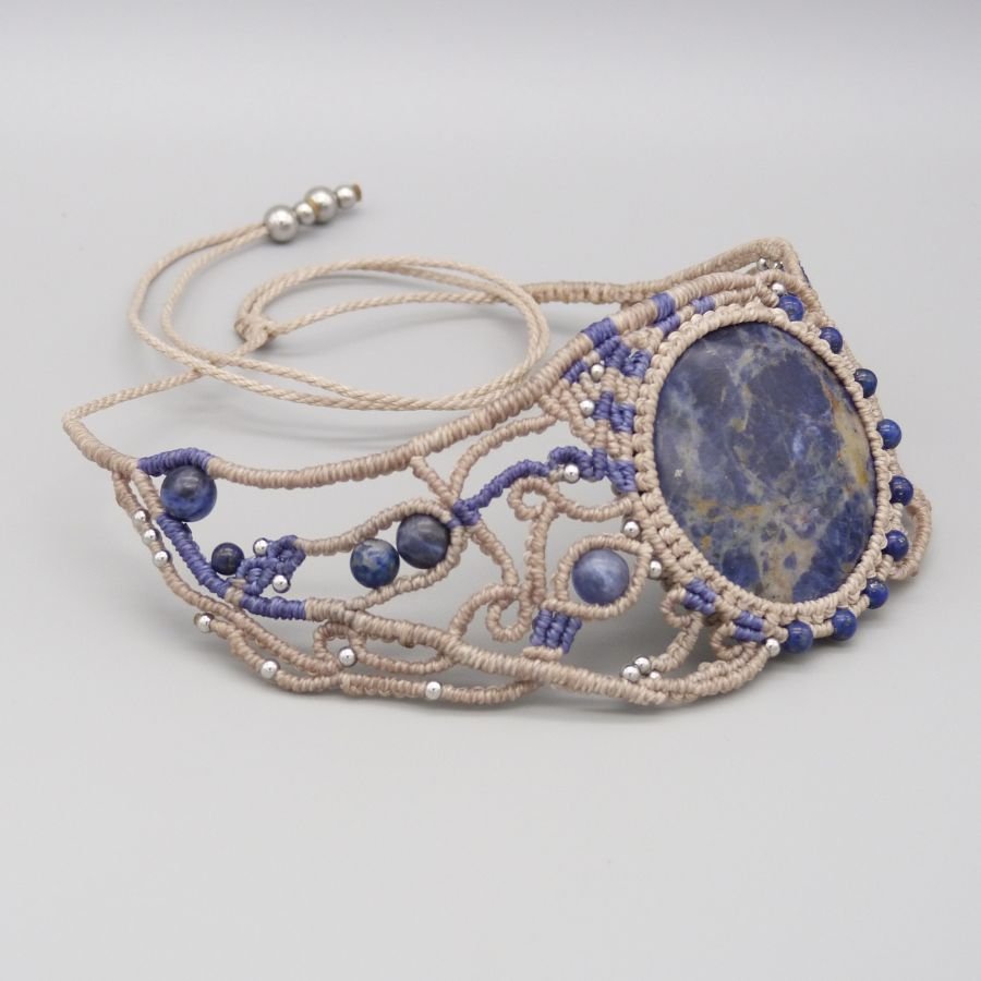 Beige and blue micro-macramé necklace with a sodalite