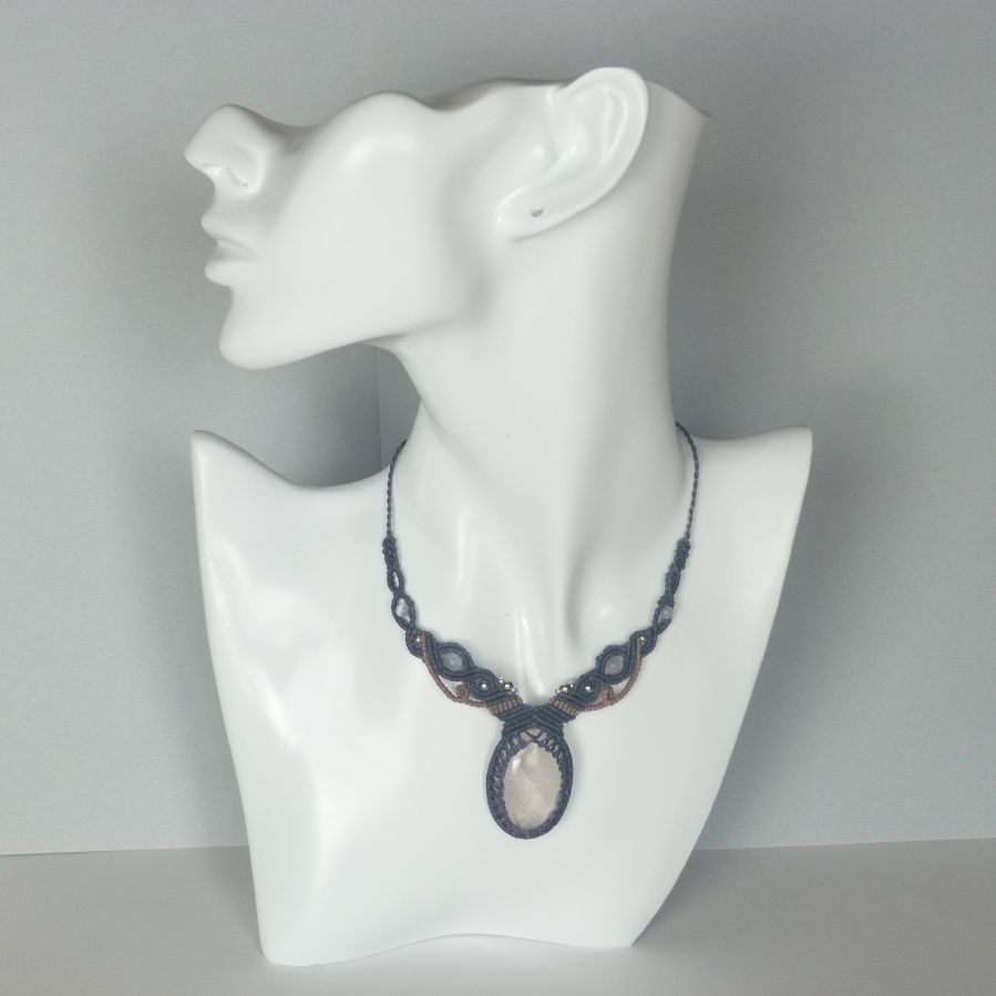 Blue/grey micro-macramé necklace with a rose quartz 