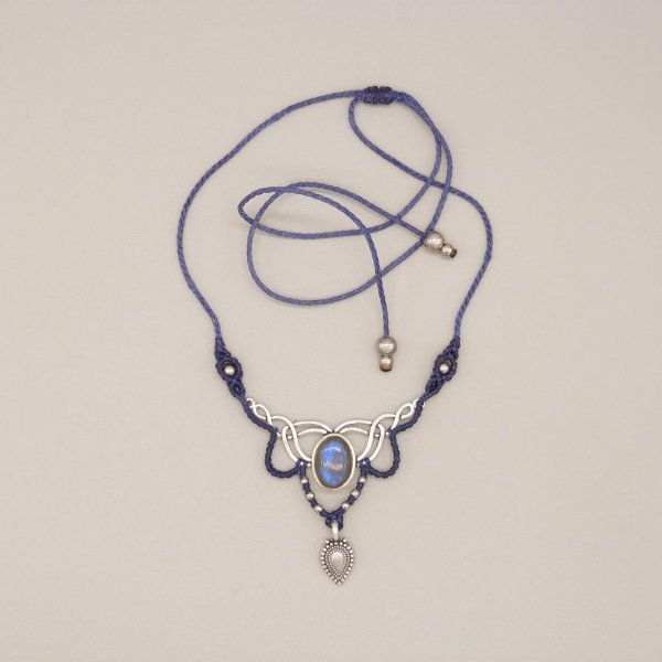Midnight blue necklace in micro-macram&eacute; with a labradorite set