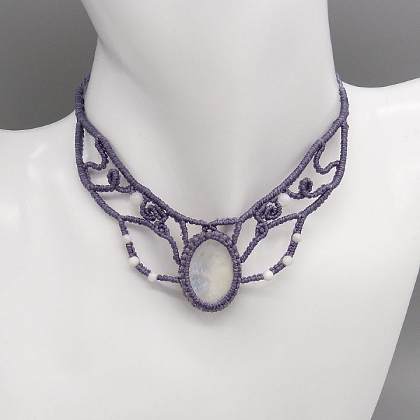 Micro-macram&eacute; necklace, mauve grey mother of pearl