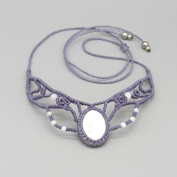 Micro-macram&eacute; necklace, mauve grey mother of pearl
