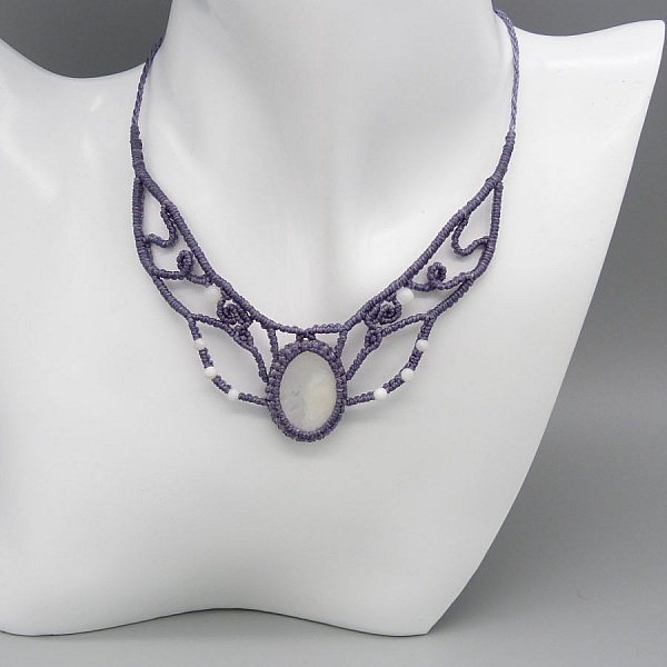 Micro-macram&eacute; necklace, mauve grey mother of pearl