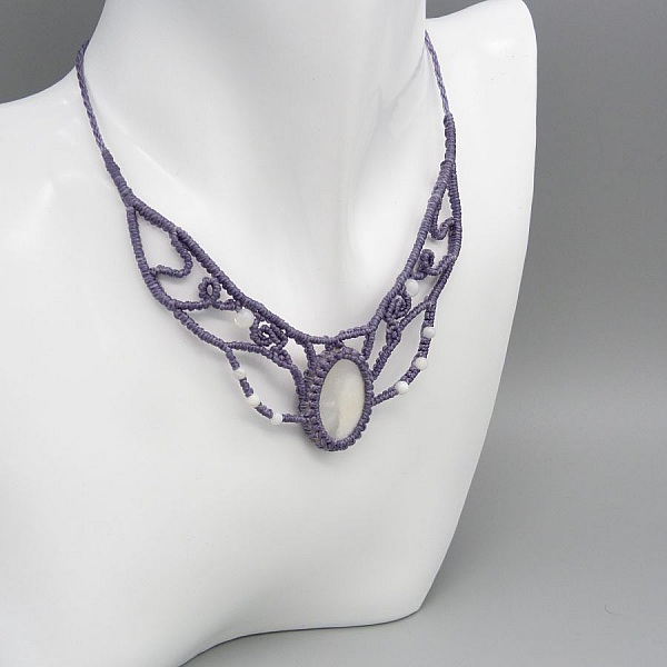 Micro-macram&eacute; necklace, mauve grey mother of pearl