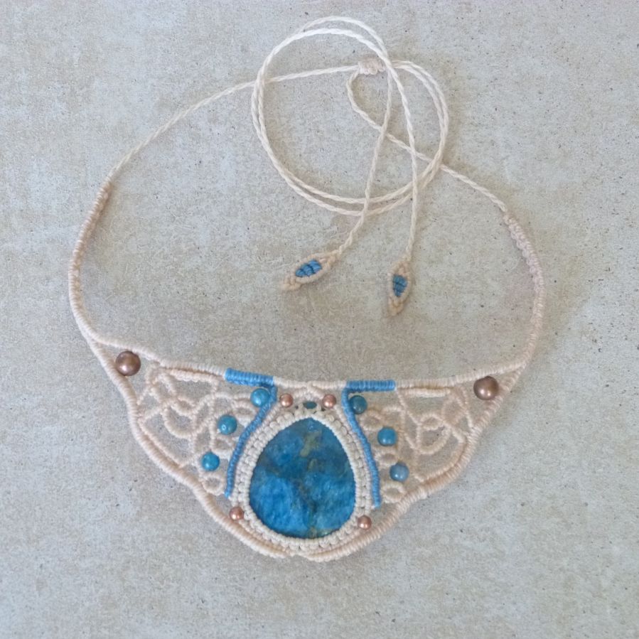 Sand color necklace in micro-macramé with natural apatite stone medallion