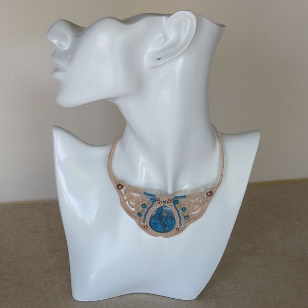 Sand color necklace in micro-macram&eacute; with natural apatite stone medallion