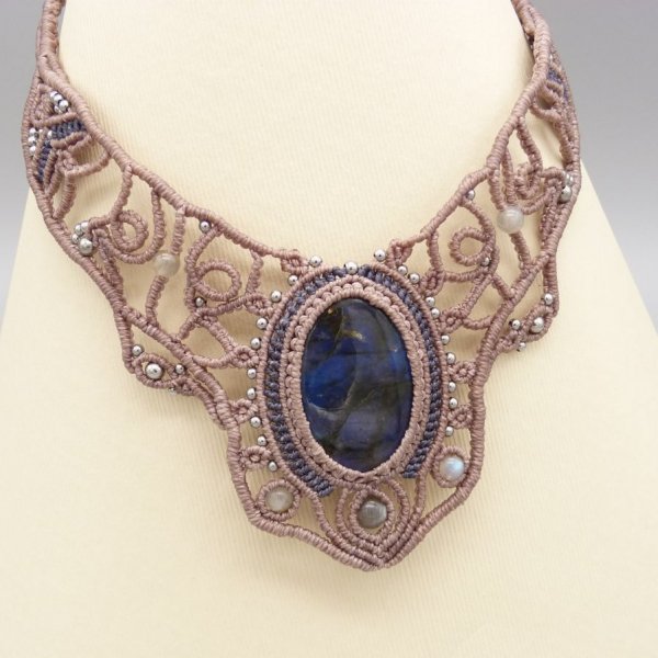 Taupe color necklace in micro-macram&eacute; with a beautiful labradorite