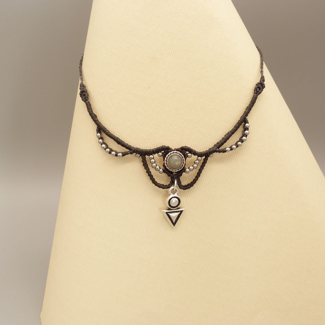 Charcoal grey micro-macramé necklace with a labradorite set