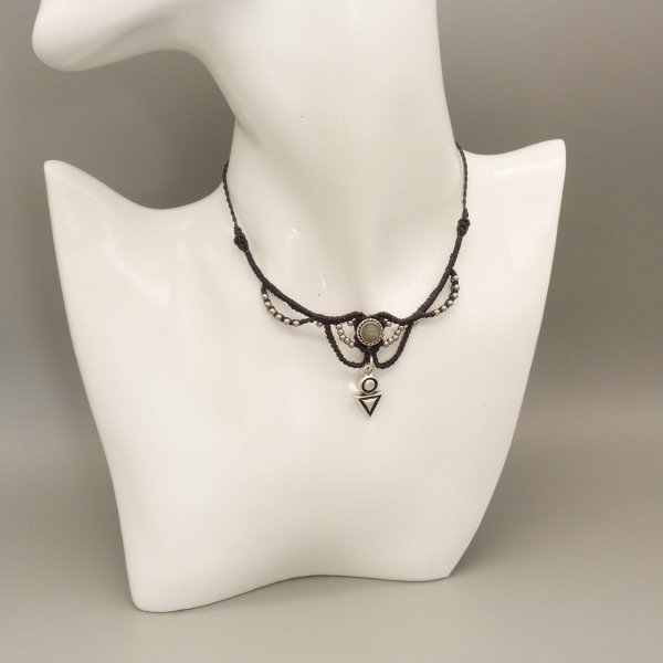 Charcoal grey micro-macram&eacute; necklace with a labradorite set