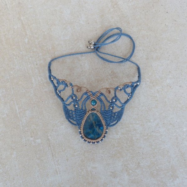 necklace in micro-macram&eacute; blue duck beige with an apatite