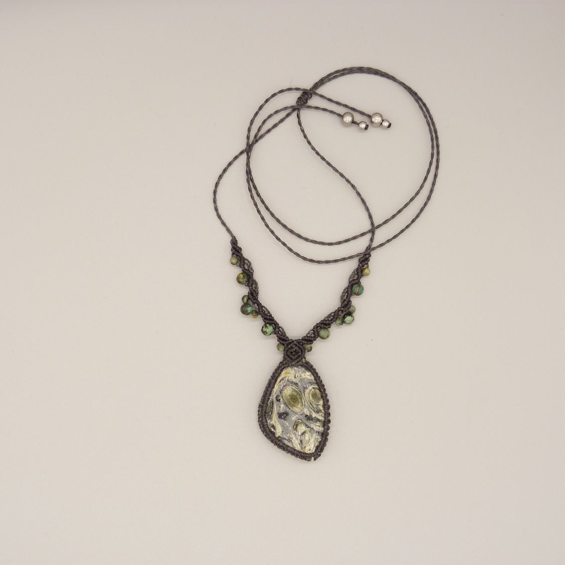 Dark grey micro-macramé necklace with a kambaba jasper