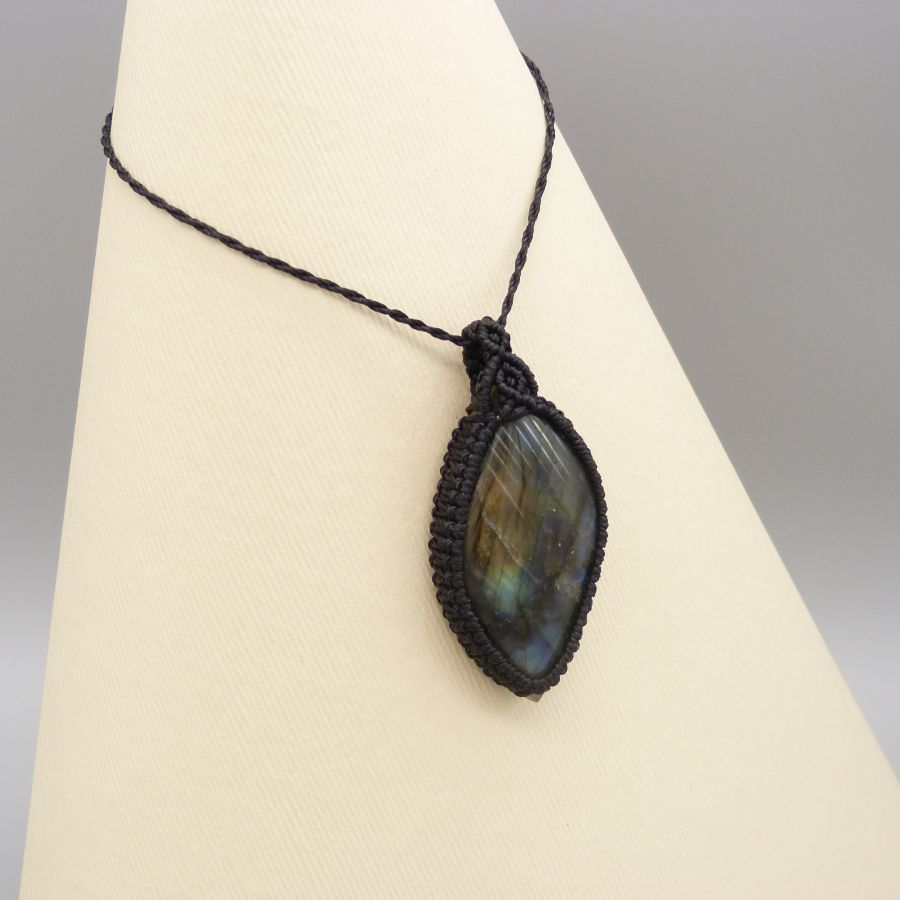 Black micro-macramé necklace with a labradorite 