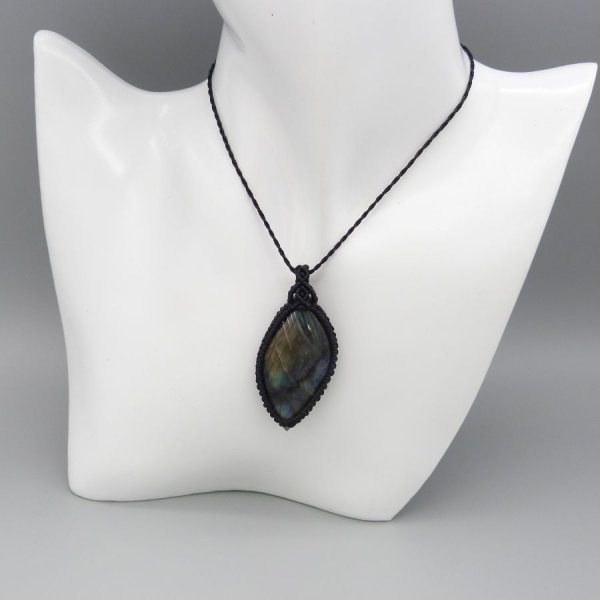 Black micro-macram&eacute; necklace with a labradorite 