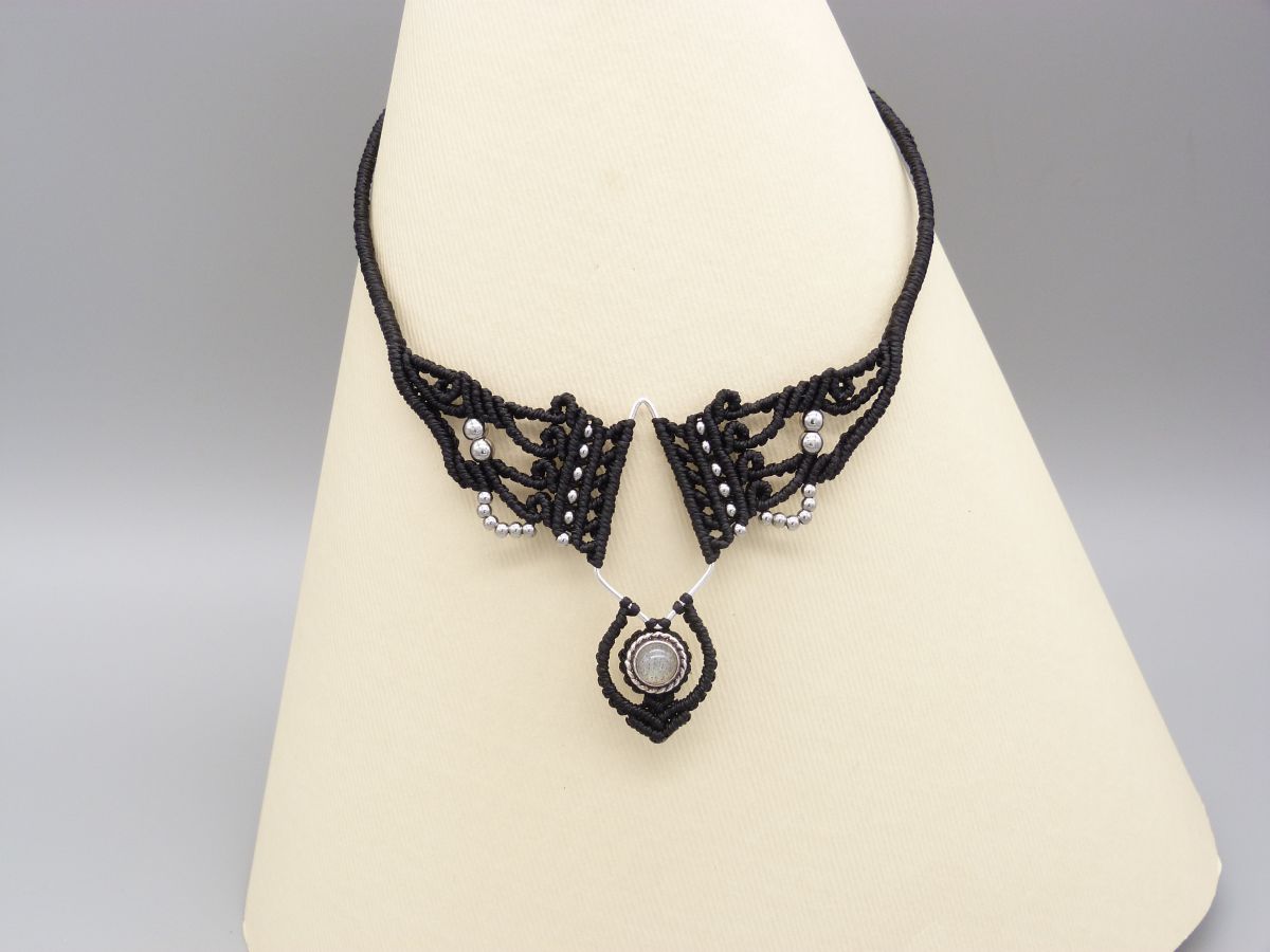 Black micro-macramé necklace with a labradorite set