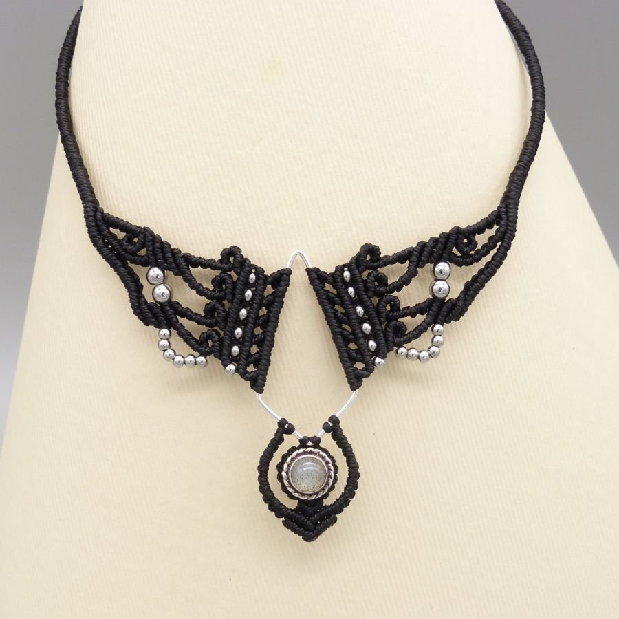 Black micro-macramé necklace with a labradorite set
