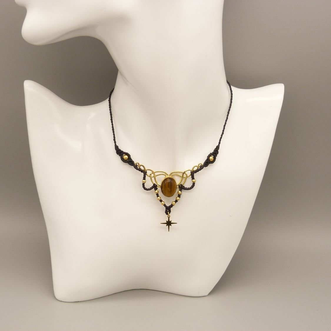 Black micro-macramé necklace with a tiger eye