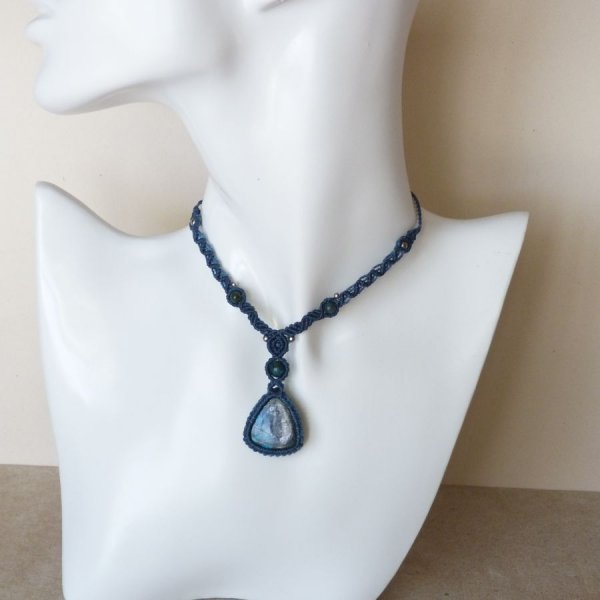 Blue tone necklace in micro-macram&eacute; with a chrysocolla