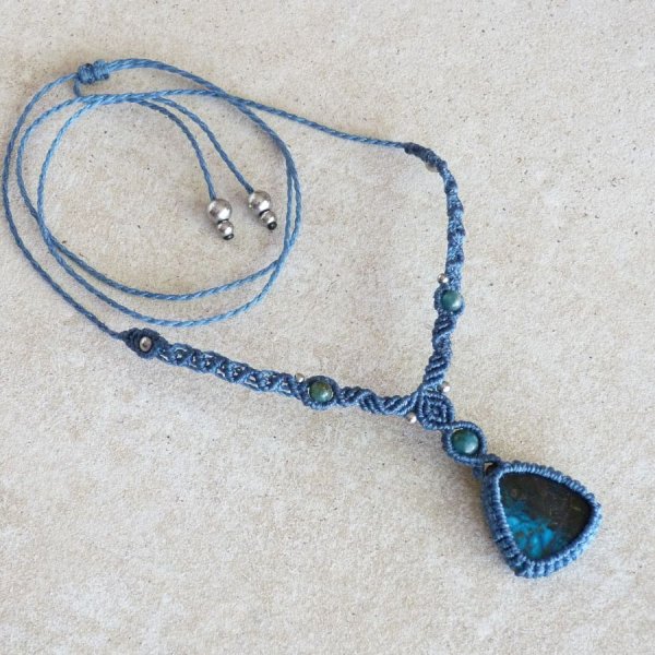 Blue tone necklace in micro-macram&eacute; with a chrysocolla