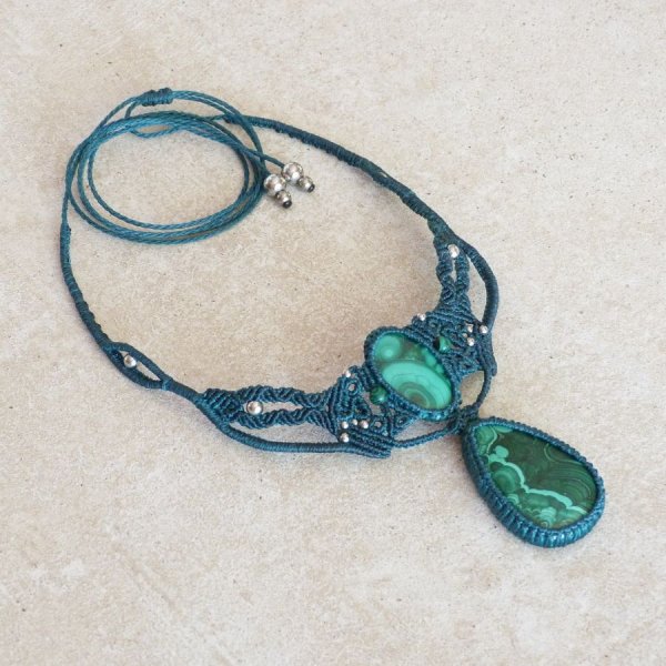 Green micro-macram&eacute; necklace with two malachites