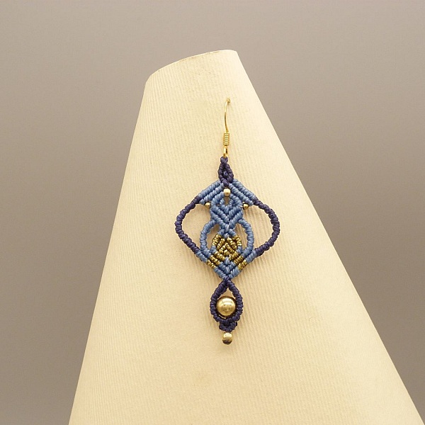 Pair of blue micro-macram&eacute; earrings 