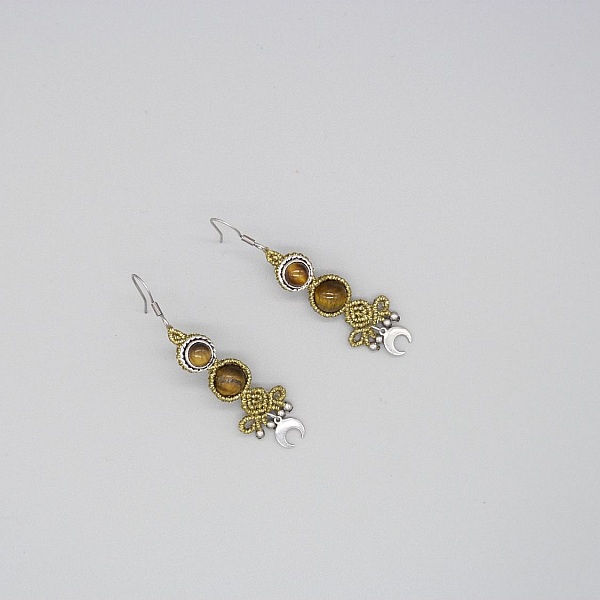 Pair of golden micro-macram&eacute; earrings 