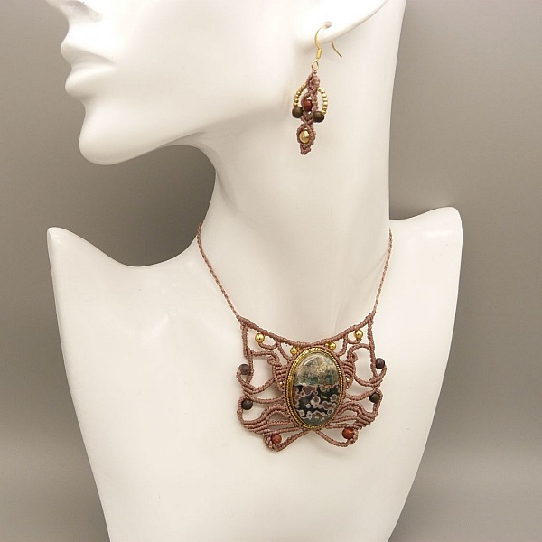 Pair of earrings in micro-macram&eacute; color taupe 