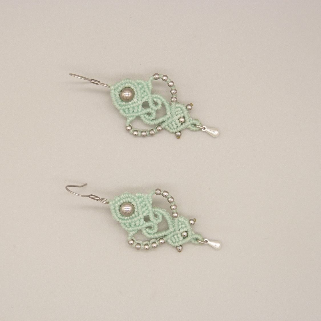 Pair of green water mint earrings in micro-macramé 