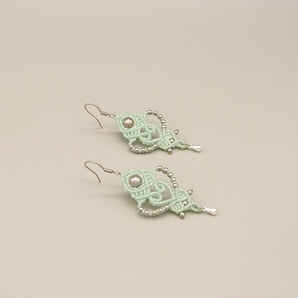 Pair of green water mint earrings in micro-macram&eacute; 