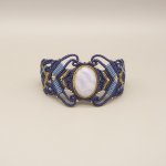 Midnight blue micro-macramé bracelet with a ribbon agate set in gold metal
