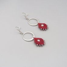 Red earrings in micro-macramé  