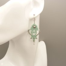 Pair of green water mint earrings in micro-macramé 