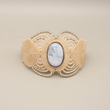 Light beige micro-macramé bracelet with an agate set