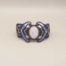 Midnight blue micro-macramé bracelet with a ribbon agate set in gold metal