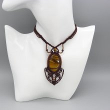 Brown micro-macramé necklace with a tiger eye cabochon